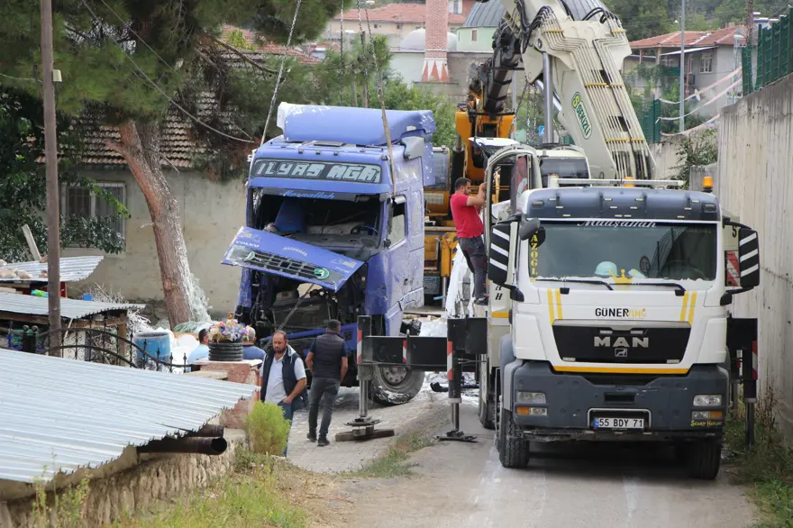 TIR kazasını deprem sandılar 4