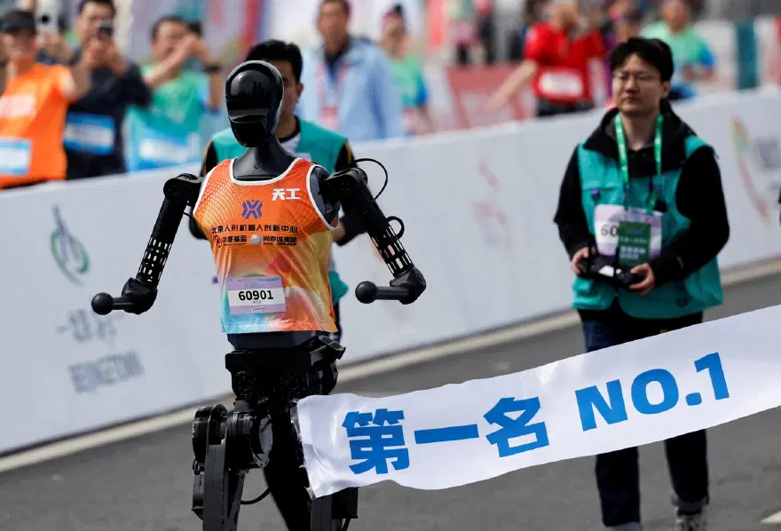 Çin insansı robotları iş gücüne dahil edecek 2