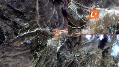 Ahır Dağı zirvesinde Türk bayrağı: Uzaydan görülüyor...