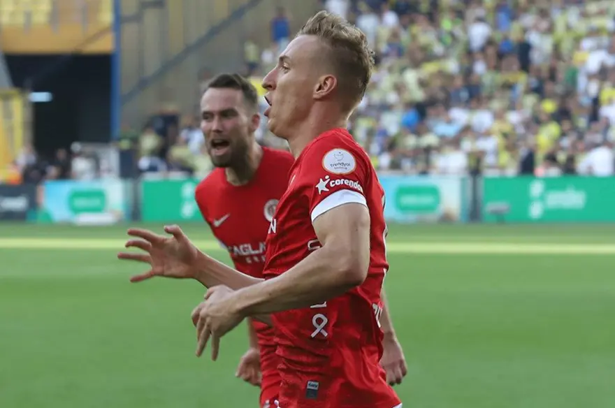 5 - Adam Buksa (Antalyaspor) 15 gol 7