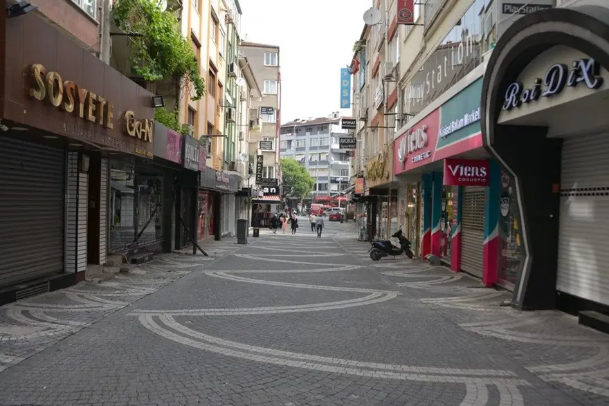 5 Haziran Cumartesi günü marketler açık mı? (6-7 Haziran sokağa çıkma yasağı) 8