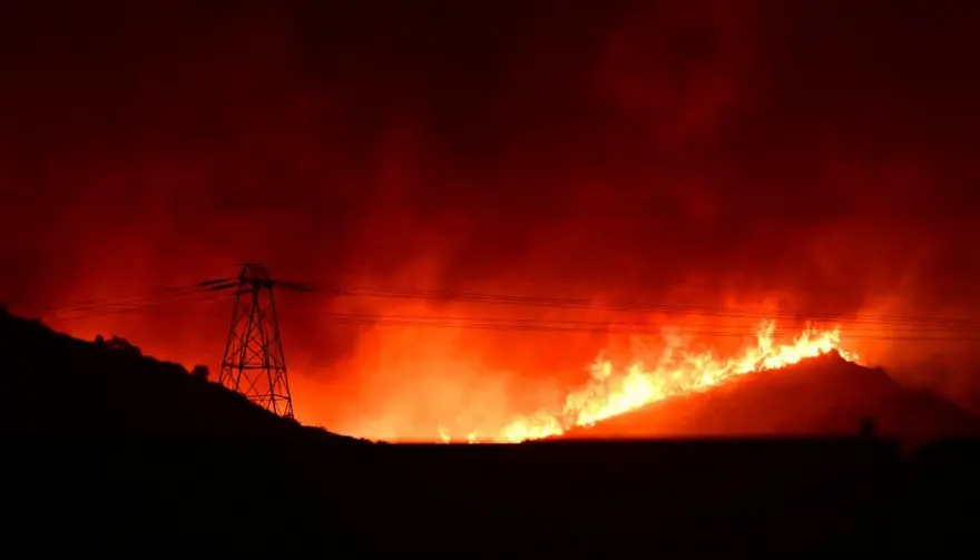 Los Angeles'ta son durum: Yangınlar yeniden alevlendi, 50 bin kişiye tahliye uyarısı yapıldı! 9