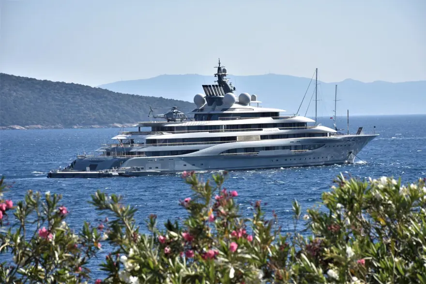 Mega yat "Flying Fox" Bodrum'a demir attı 1
