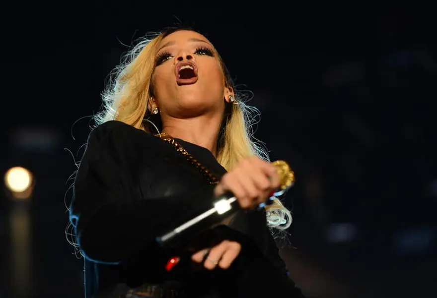 Rihanna, İnönü'yü salladı 10