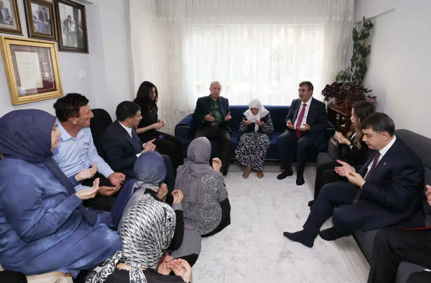 Cumhurbaşkanı Erdoğan'dan, 15 Temmuz'da üç yakını şehit olan Muzaffer nineye ziyaret 