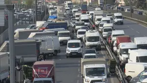 Kısıtlama bitince İstanbul'da sebze-meyve kuyruğu