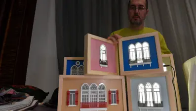 Lübnanlı iç mimar Osmanlı evlerinden ilhamla ışıklı dekoratif tablolar yapıyor