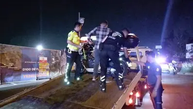 Motosiklet uygulama noktasına girdi: 4'ü polis 5 yaralı