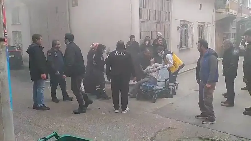 Prizde unutulan elektrikli battaniye evi yaktı: 1 yaralı 2