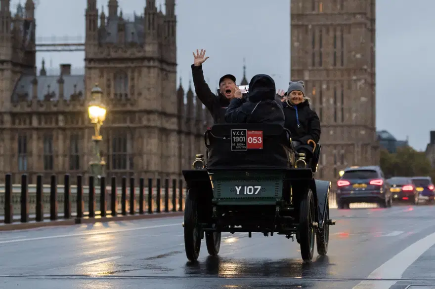 Londra‘da antika otomobiller yarıştı 8