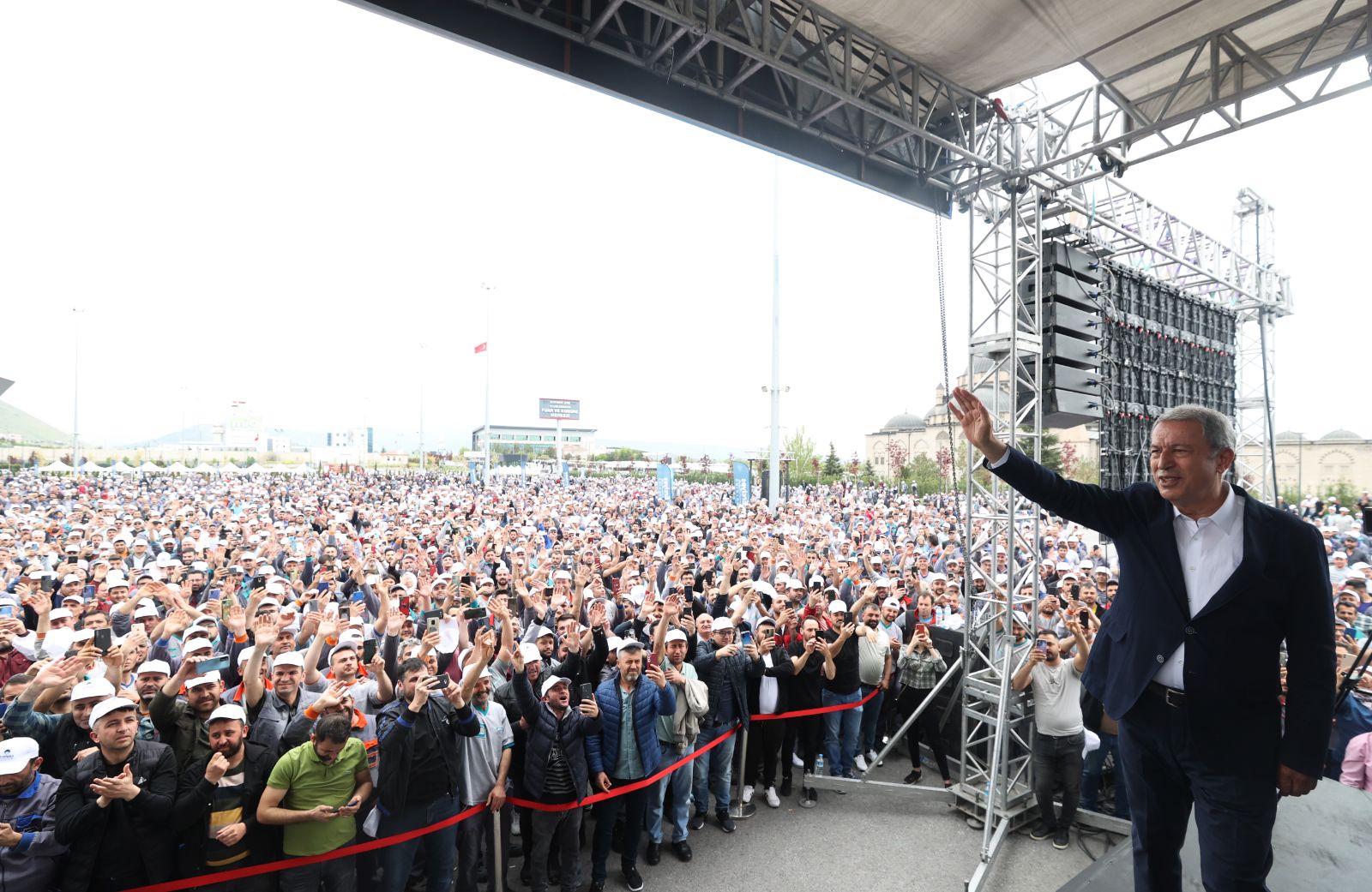 Milli Savunma Bakanı Akar: Terörle mücadelede taviz yok