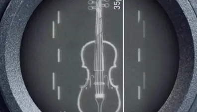 Dünyanın en küçük kemanı üretildi: Saç teli bile ondan büyük!