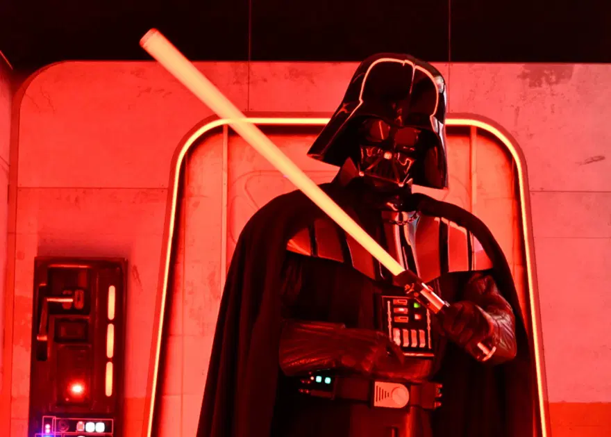 Darth Vader'ın ışın kılıcı 3.65 milyon dolara satıldı 3