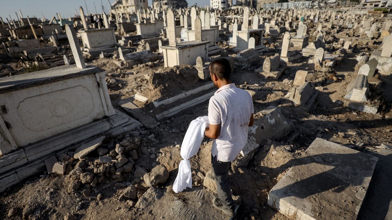 The Guardian: İsrail ordusunun Gazze'deki saldırılarında öldürdüğü her altı kişiden beşi sivil
