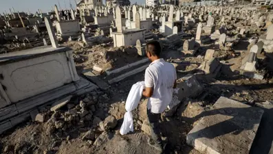 The Guardian: İsrail ordusunun Gazze'deki saldırılarında öldürdüğü her altı kişiden beşi sivil