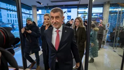 Eski Çek Başbakanının yanlış kişiye attığı mesaj tepki çekti: Danışmanı yerine çevre aktivistine gönderdi