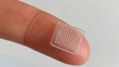 Şırınga yerine aşı bandı