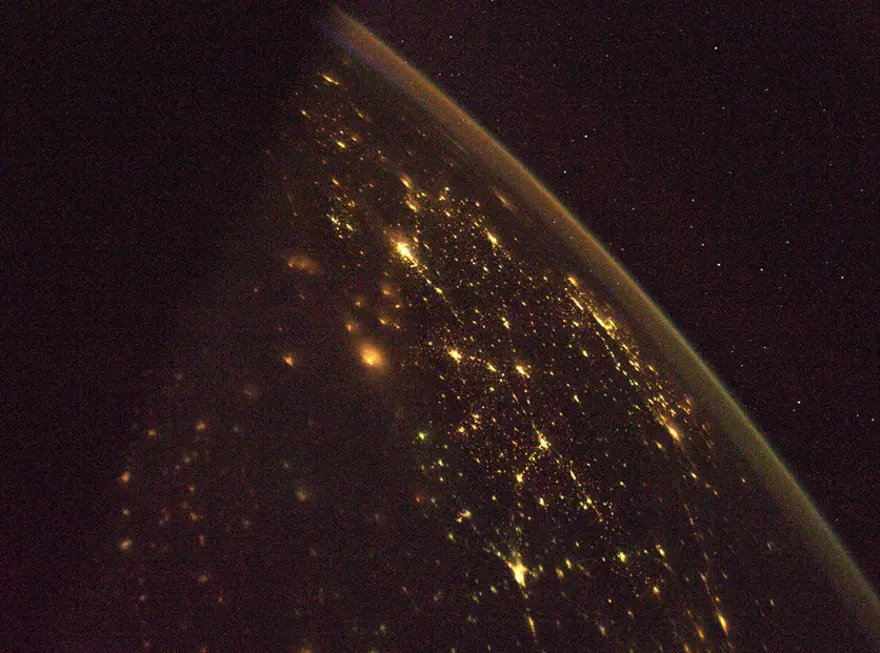 Çok uzaklardan Dünya 16