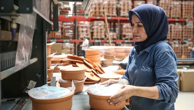 Bursa'dan 94 ülkeye ihraç ediliyor: Kadınların ellerinde şekilleniyor