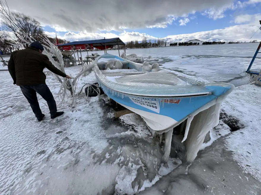 Antartika değil Çıldır Gölü: "Ağlayarak dondu" 13