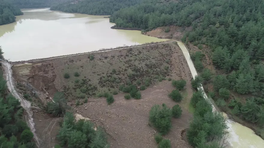 İzmir'de Yeniköy Sulama Göleti tehlike oluşturdu, 30 hane boşaltıldı 15