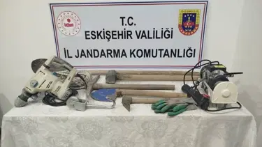 Babasına ait bahçede kaçak kazı yapan şüpheli yakalandı