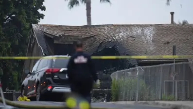 ABD’de küçük uçak yerleşim yerine düştü: Evler alevler içinde kaldı