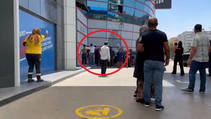 Benzin istasyonunda tekme tokat kavga: Polisbiber gazıyla ayırdı 3