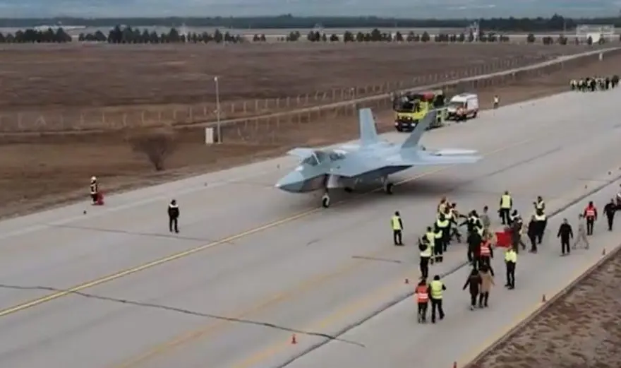 Yerli savaş uçağı KAAN "görünmez" olacak! 4