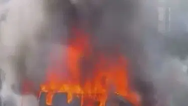 Üsküdar'da seyir halindeki minibüste yangın