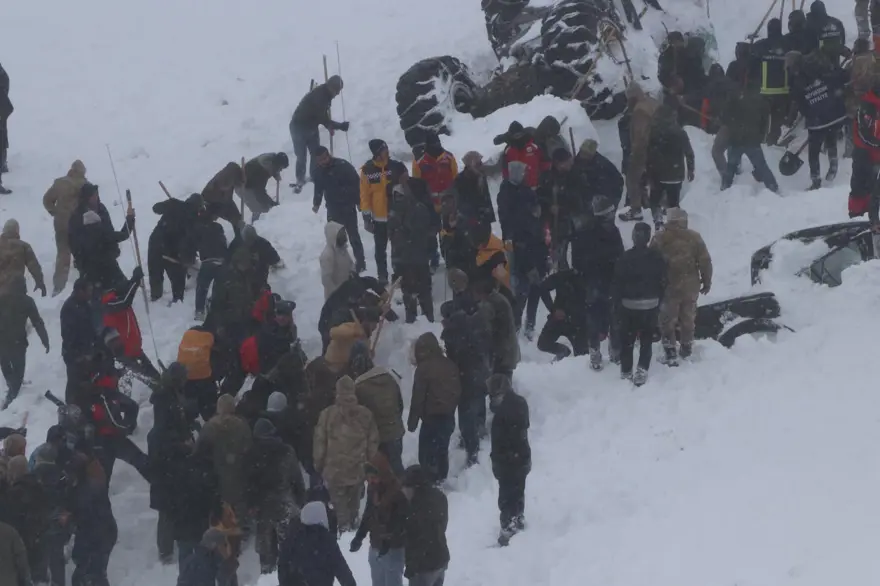 Van'da çığ felaketinin olduğu bölgeden fotoğraflar 29