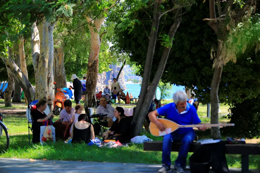 Antalya'da termometreler 40 dereceyi gördü 1 Antalya'da termometreler 40 dereceyi gördü 1