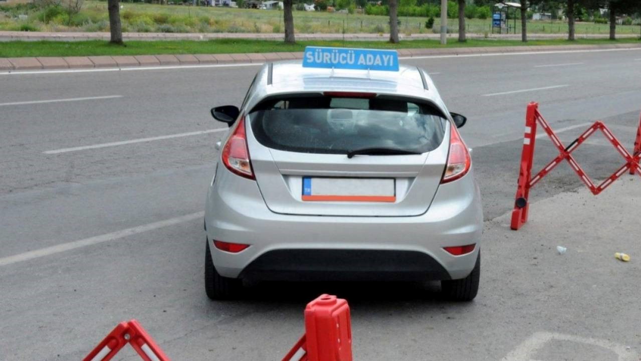 Anayasa Mahkemesi'nden ehliyet düzenlemesi. Aday sürücülerin belgesi iptal edilemeyecek