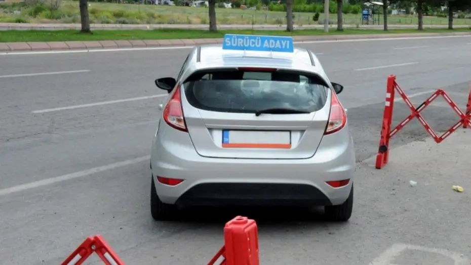 Anayasa Mahkemesi'nden ehliyet düzenlemesi. Aday sürücülerin belgesi iptal edilemeyecek