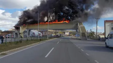 Sivas'ta üst geçitte yangın