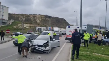 Sinop'ta otomobiller çarpıştı: Yaralılar var