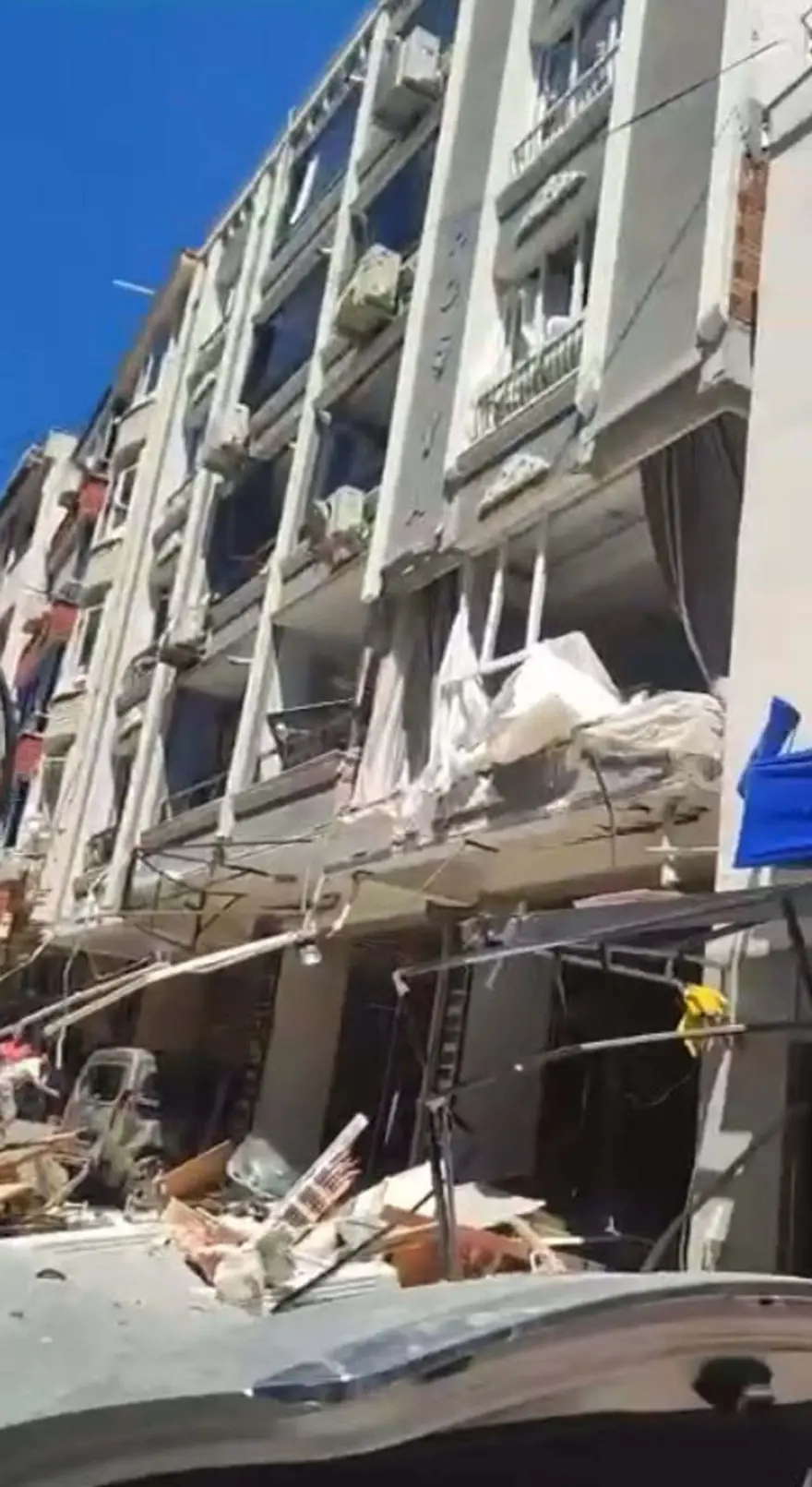 SON DAKİKA HABERİ | İzmir Torbalı’da bir binada patlama: 5ölü, 63 yaralı 11