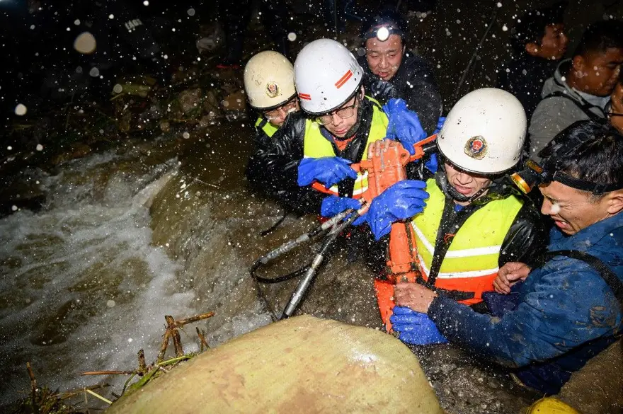 FELAKETTEN DİĞER KARELER.. 9 FELAKETTEN DİĞER KARELER.. 9