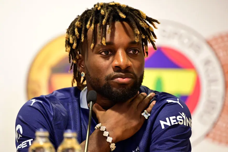 Fenerbahçe'de 5'i yeni transfer, 7 futbolcu için imza töreni düzenlendi 24 Fenerbahçe'de 5'i yeni transfer, 7 futbolcu için imza töreni düzenlendi 24