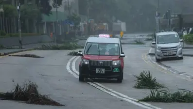 Wipha tayfunu Hong Kong'u vurdu