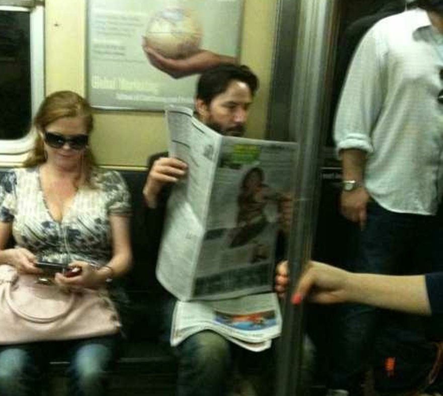 Oyuncu Merve Boluğur otobüste (Toplu taşıma kullanan ünlüler) 47