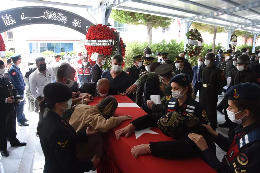 Şehit Teğmen Mehmet Kıvık, son yolculuğuna uğurlandı 11