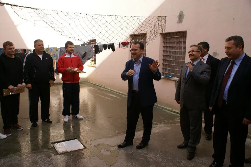 Bakan'dan mahkumlara tespih 2