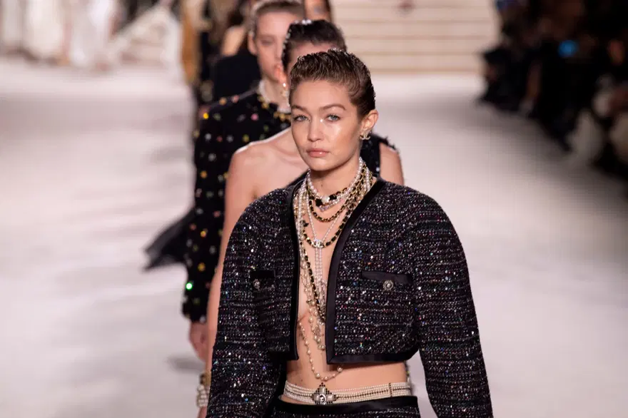Paris'te Gigi Hadid ve Kaia Gerber fırtınası 