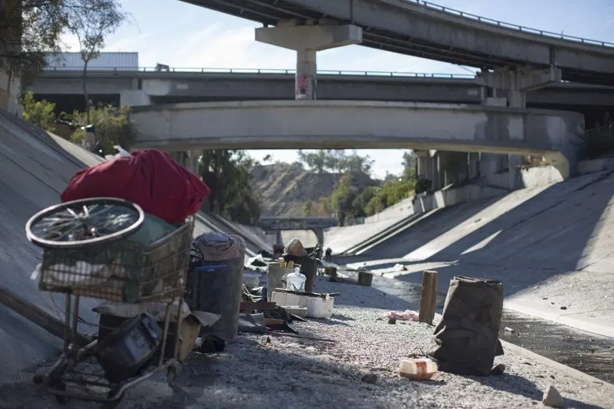 Los Angeles'ta 40 bin evsiz otellere yerleştirilecek 10