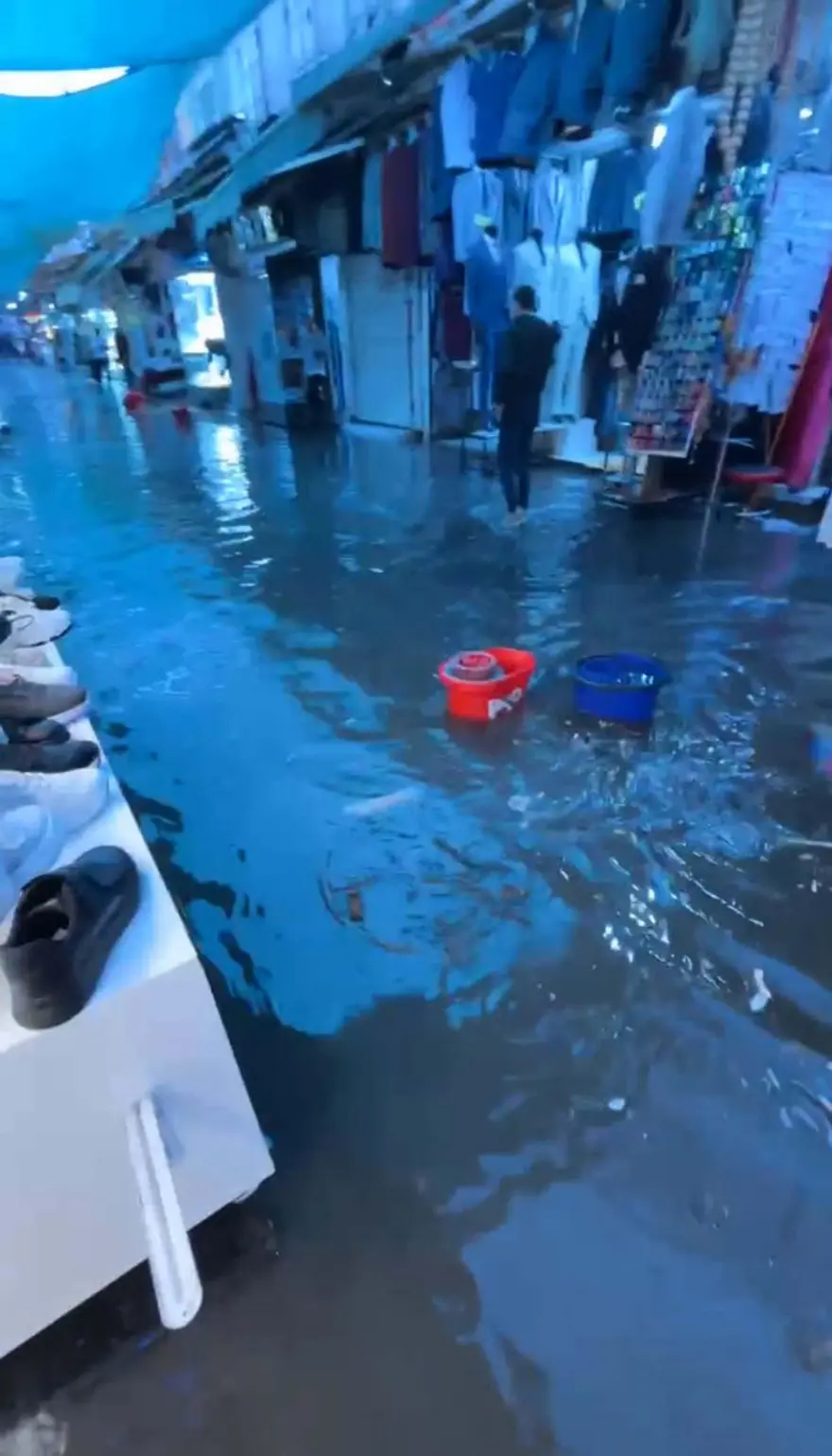 KEMERALTI ÇARŞISI'NI SU BASTI 5