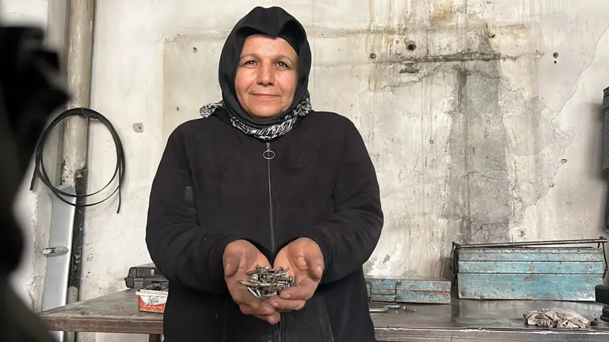 40 yıllık eşinin dağ gibi arkasında durdu: Sanayinin tek kadın çırağı 1