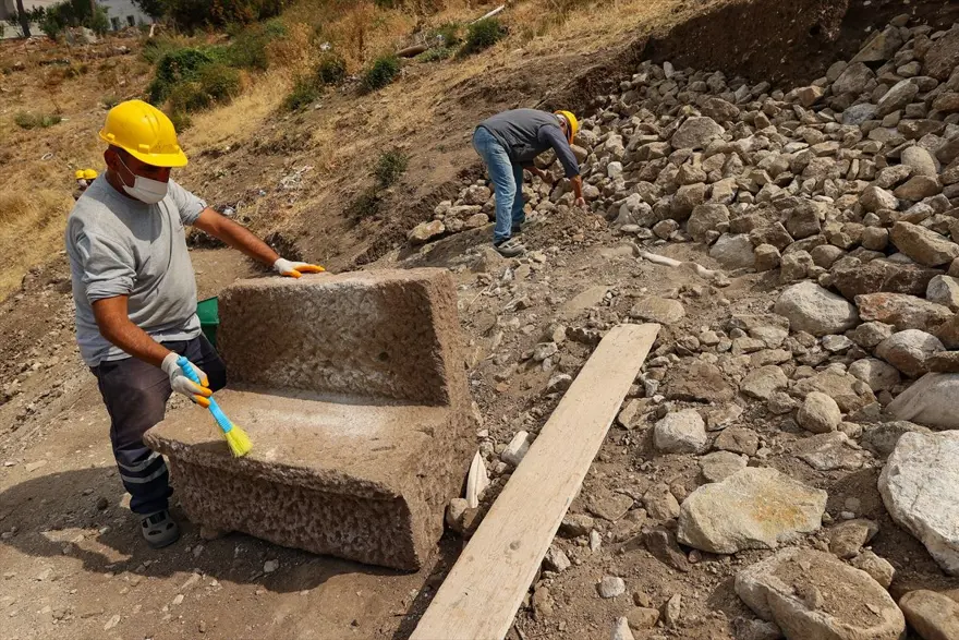 'Türkiye'nin kolezyumu'nda seçkinlere özel 1800 yıllık localar bulundu 14