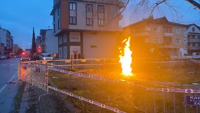 Kocaeli'de zemin etüdü sırasında metan gazı çıktı: Saatlerdir sönmüyor