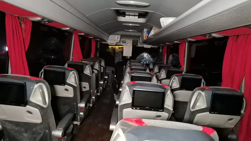 Bursa'da yolcu otobüsü tarlaya uçtu: 12 yaralı 8